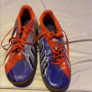 Indoor soccer cleats